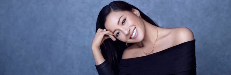 吴怡敏佩戴高级珠宝和玫瑰金钻石腕表