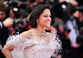 米歇尔·罗德里格兹( Michelle Rodriguez)佩戴PIAGET伯爵高级珠宝白金钻石项链闪耀亮相